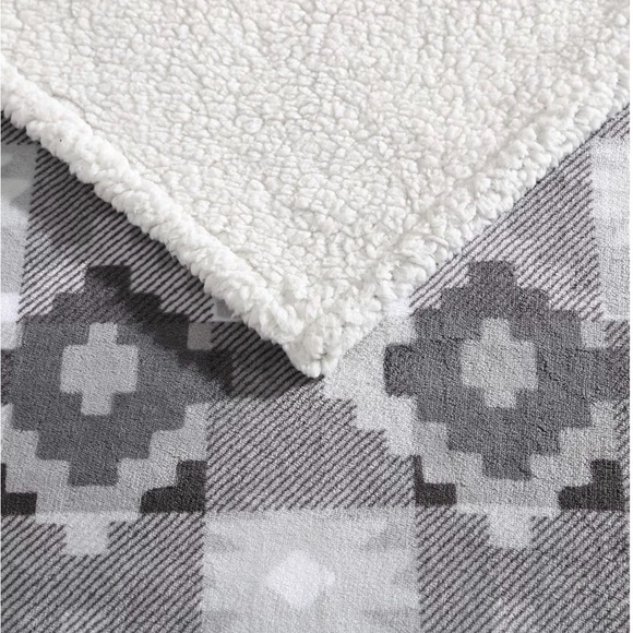 Eddie Bauer Gray White Sherpa Fleece Winter Throw Blanket 50 x 60 New - Picture 6 of 11